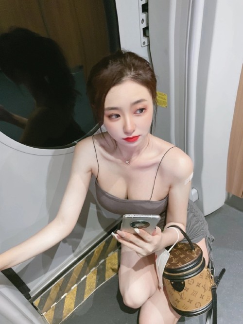 008bUM2Zgy1gubwgk1x7bj60zk1betjs02.jpg