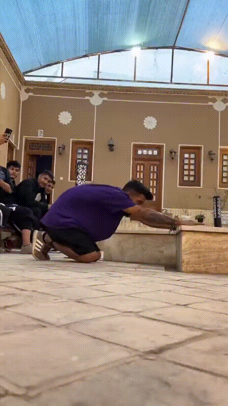 6408bd8df5c6e1e9931.gif