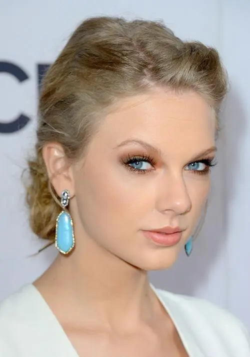 Taylor-Swiftda9a7030b9475df8.webp