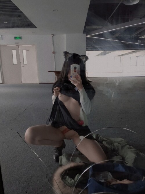 TiTi---Dog-Girl-696840ac6bf77b46f2.jpg